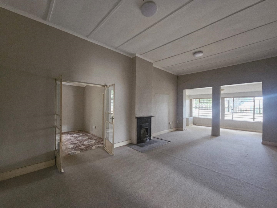 5 Bedroom Property for Sale in Ladybrand Free State